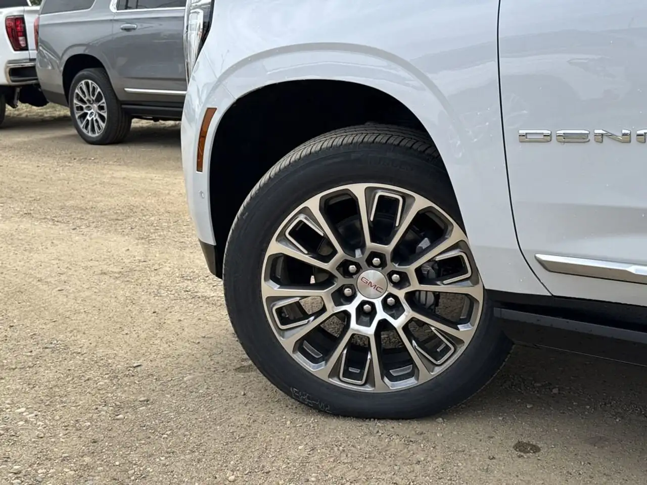GMC Yukon снимка GMC Yukon