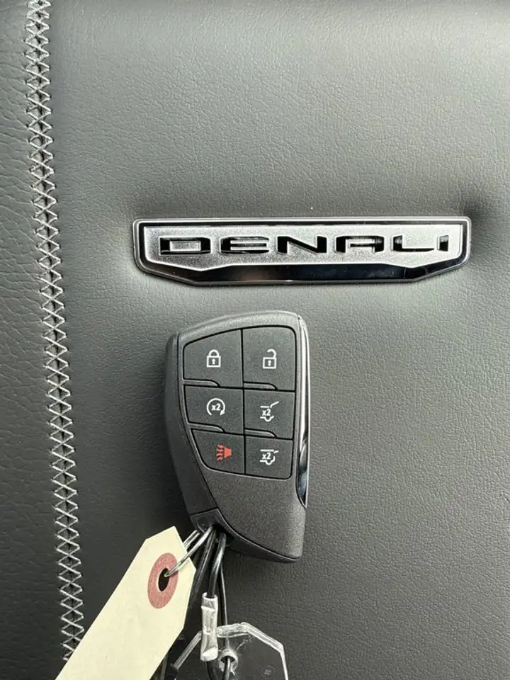 GMC Yukon снимка GMC Yukon