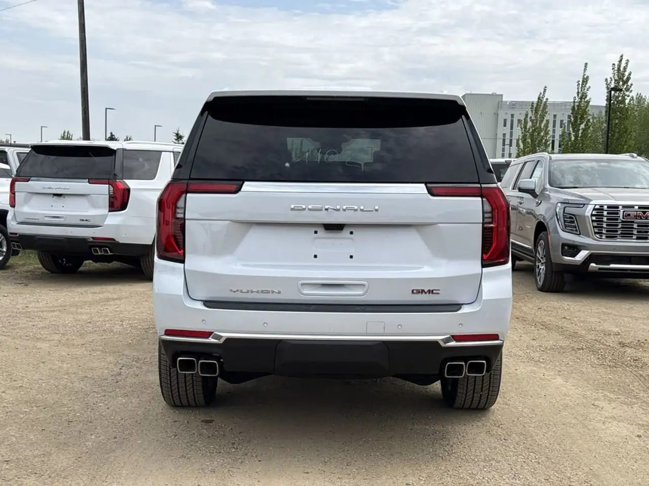 GMC Yukon снимка GMC Yukon