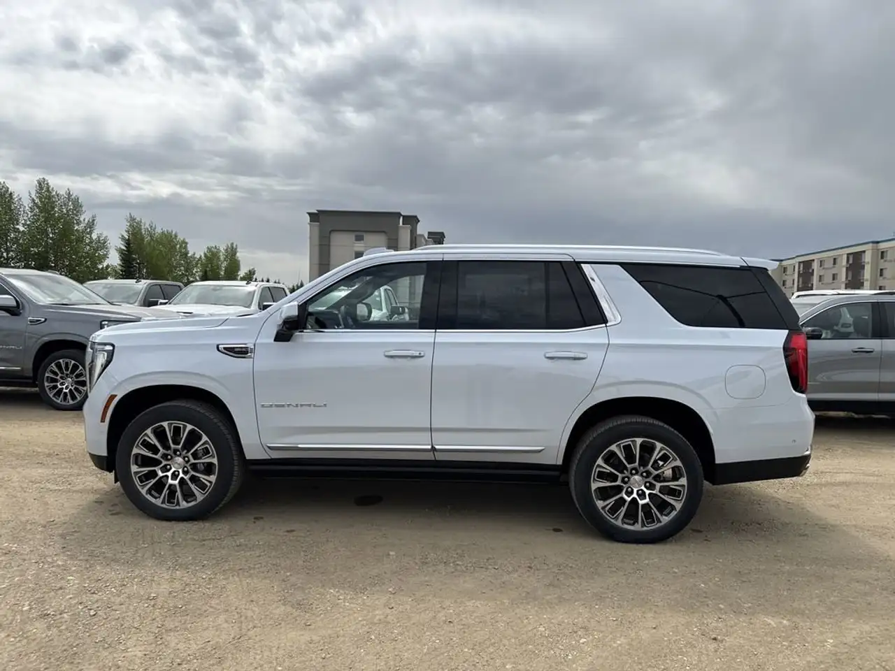 GMC Yukon снимка GMC Yukon