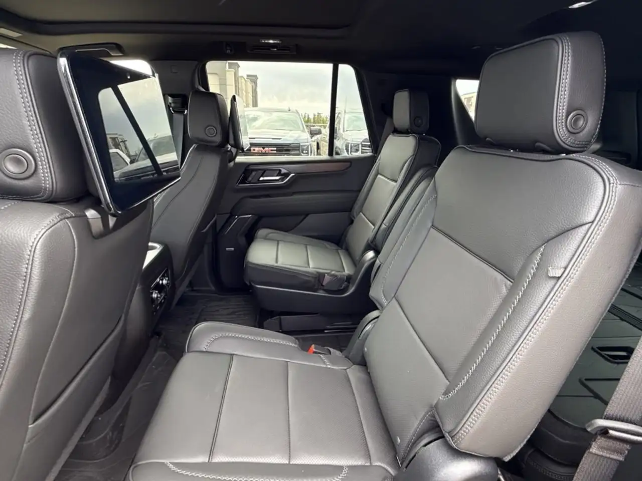 GMC Yukon снимка GMC Yukon