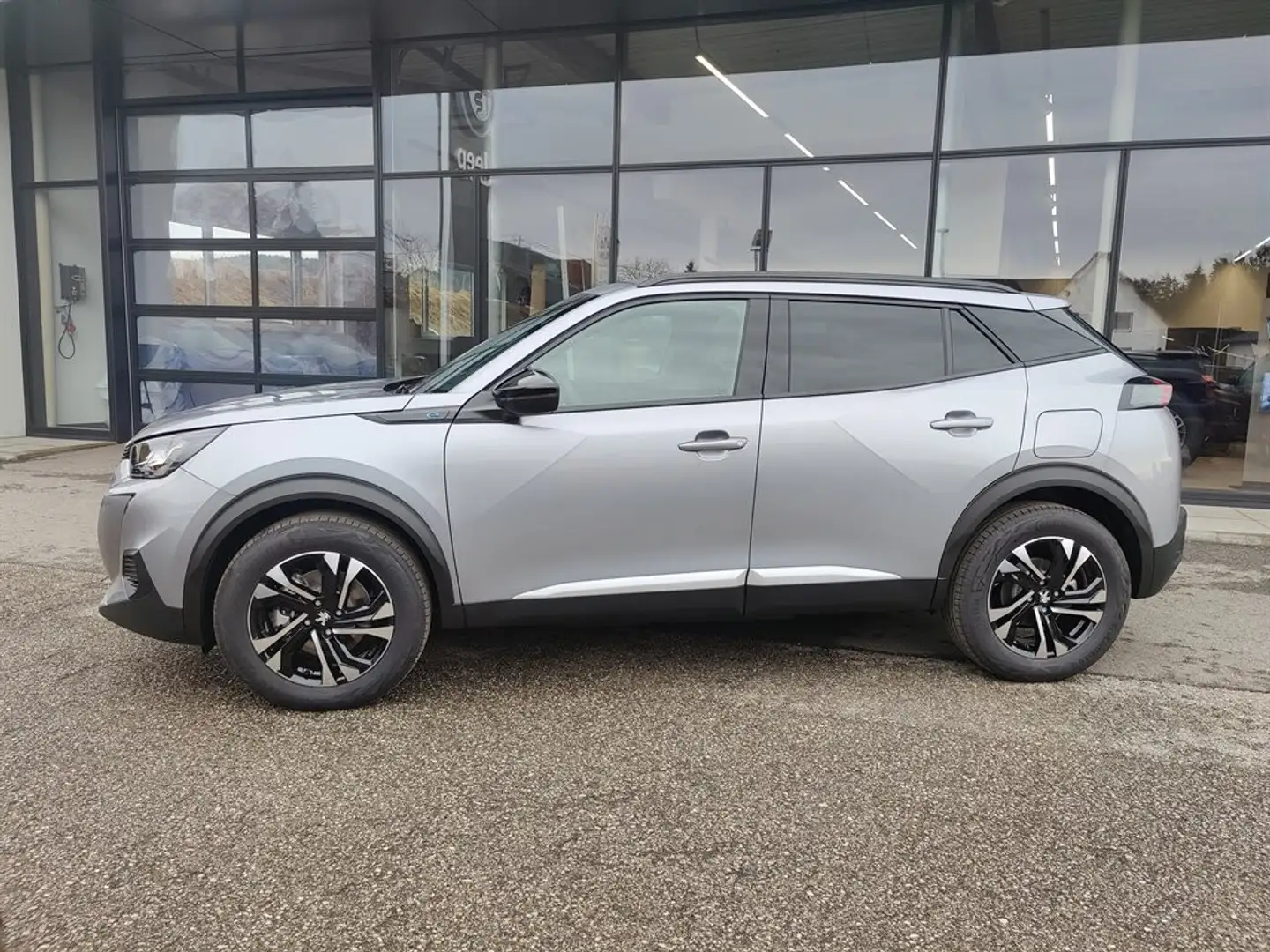 Peugeot e-2008 50kWh Allure Grau - 2