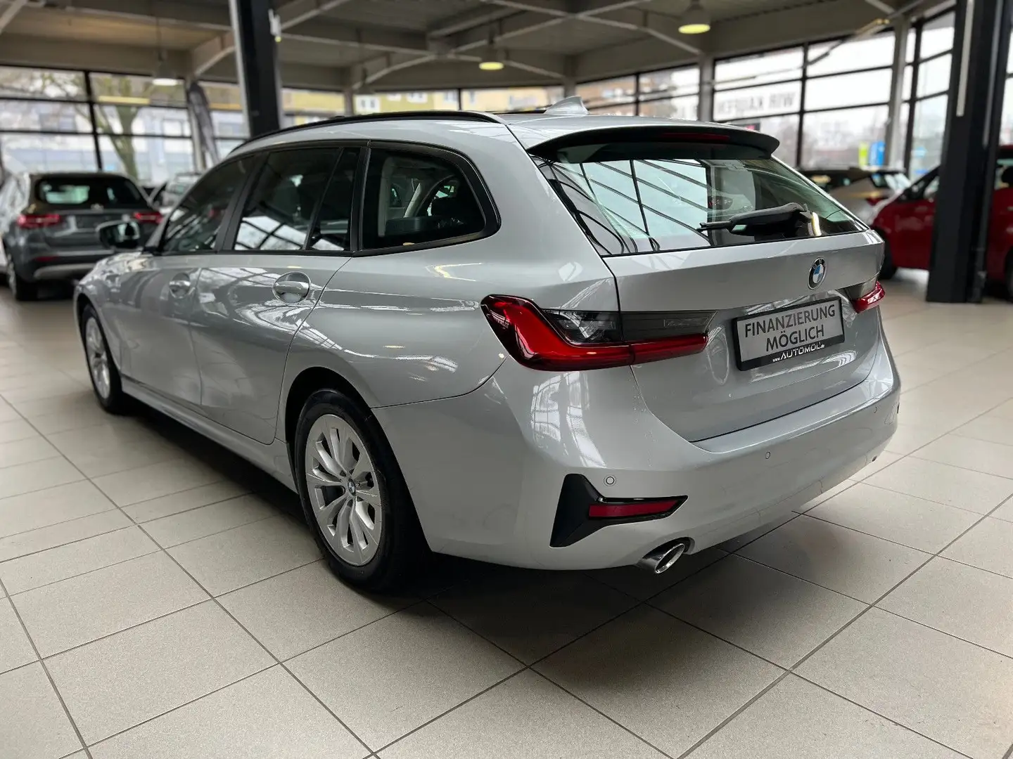 BMW 320 d Touring  Mild-Hybrid 190 PS Automatik uvm. Argento - 2