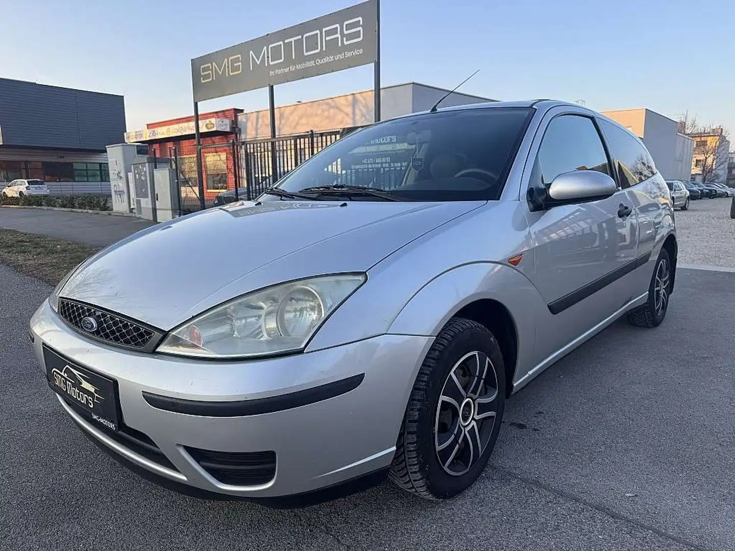 Ford Focus Ambiente 1,8 TDdi Gris - 1