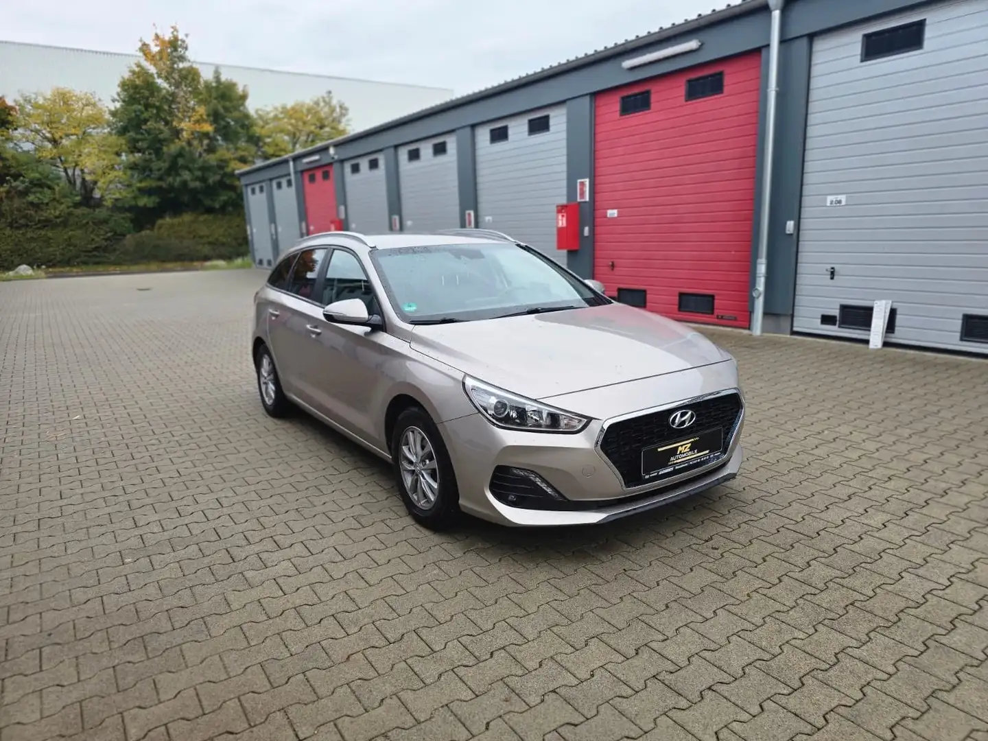 Hyundai i30 cw Pure/1Hand/Navi/KAMERA Beige - 1