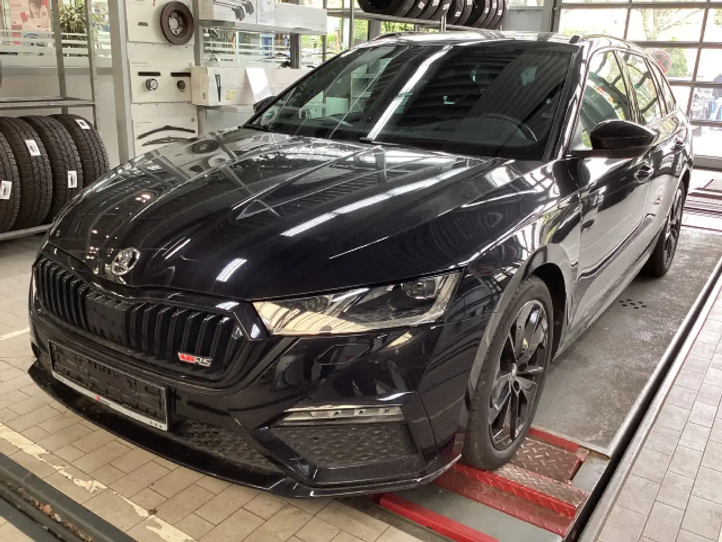 Skoda Octavia Combi RS 2.0 TSI DSG AHK Sitzheizung PDC Schwarz - 2