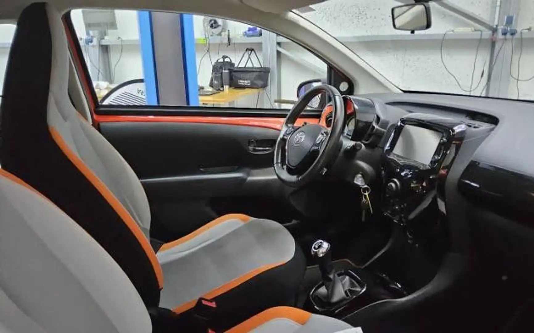 Toyota Aygo 1.0 VVT-i x-cite Klima Kamera Bluetooth Orange - 2