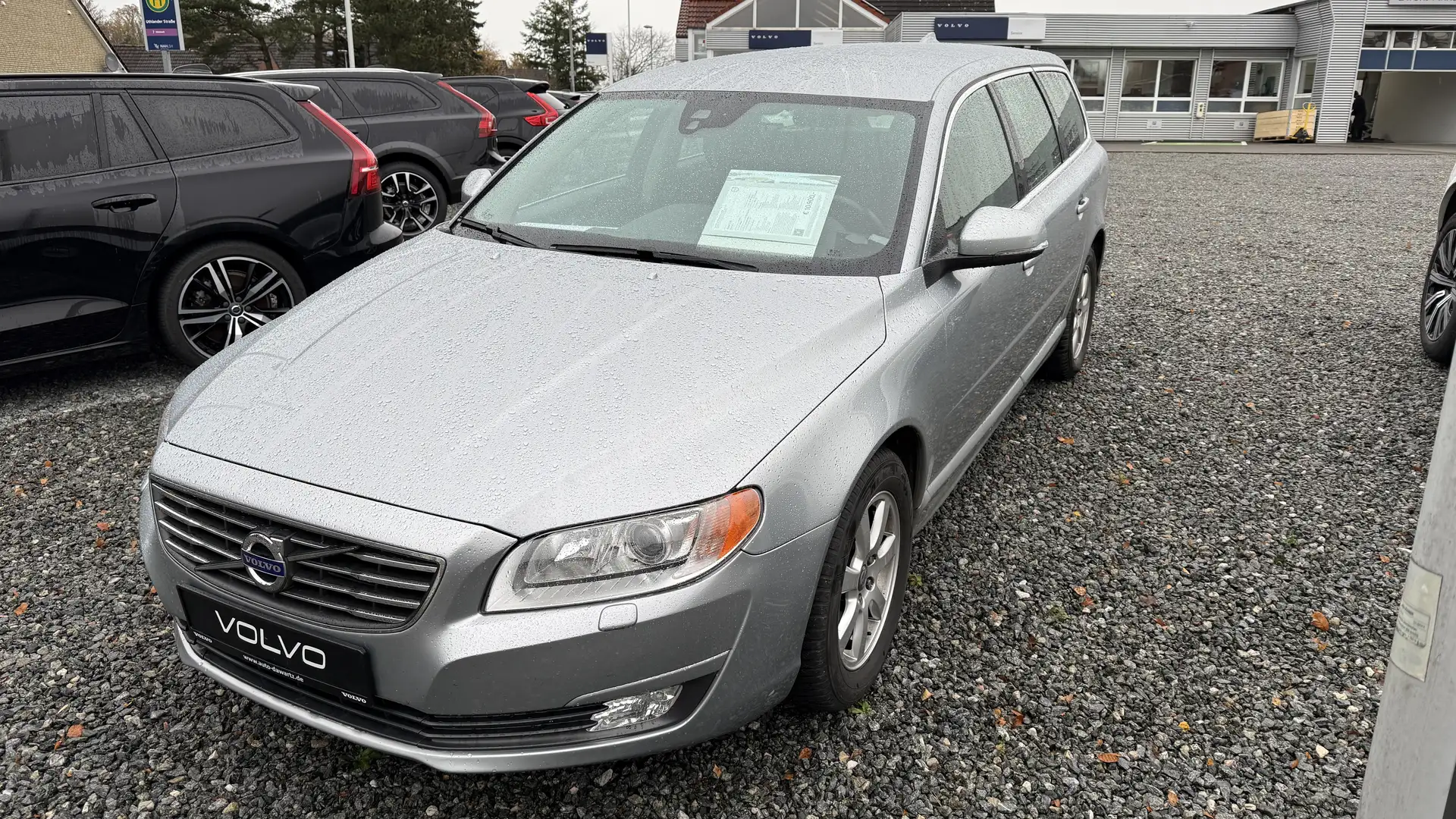 Volvo V70 D4 (133KW/181PS) Kinetic man. Silber - 1