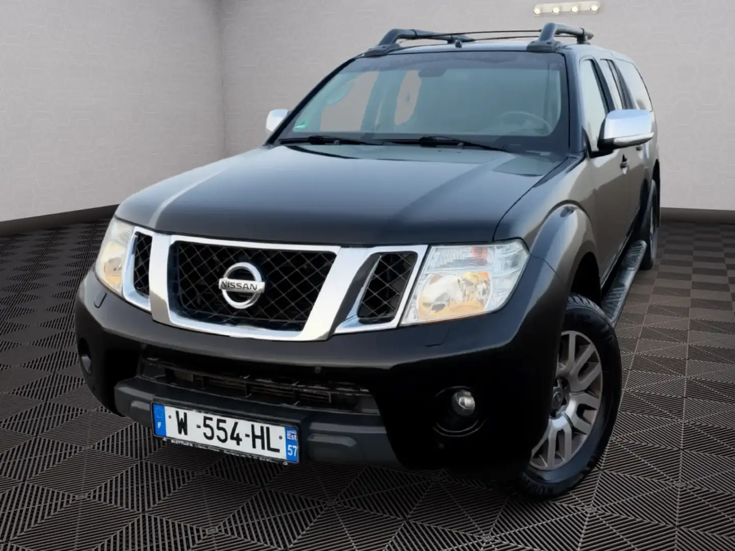 Nissan Pick Up 4x4 Double-Cab LE Schwarz - 1