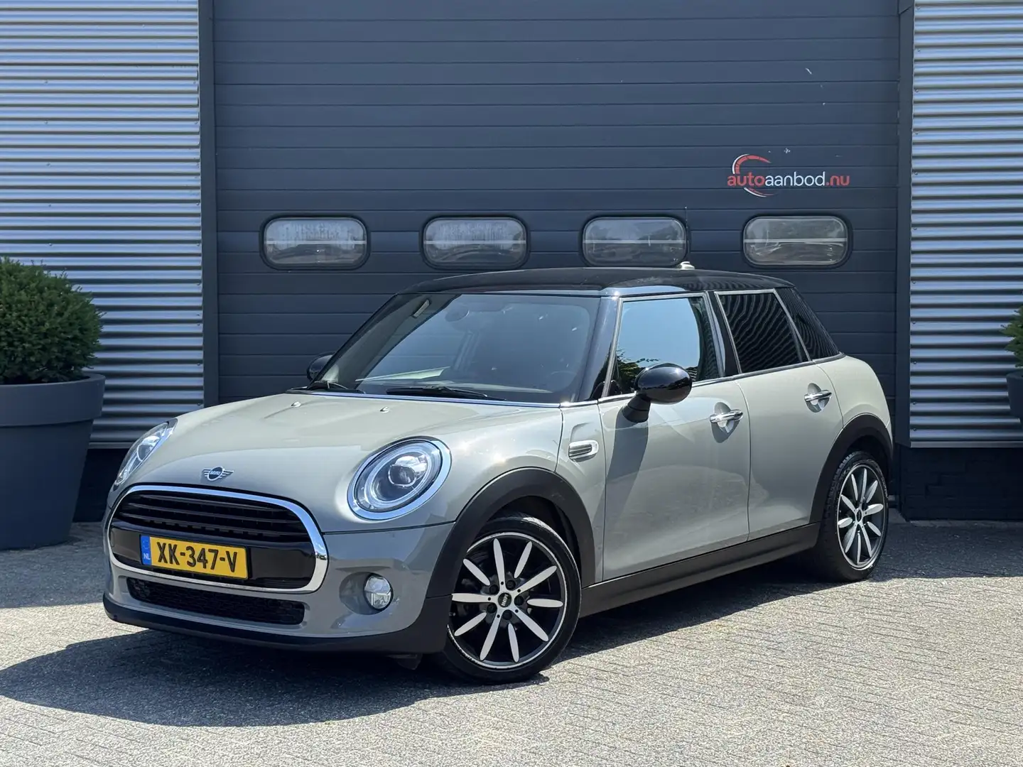 MINI Cooper Mini 1.5 Chili | Navigatie | Parkeersensoren | Cru Gris - 1