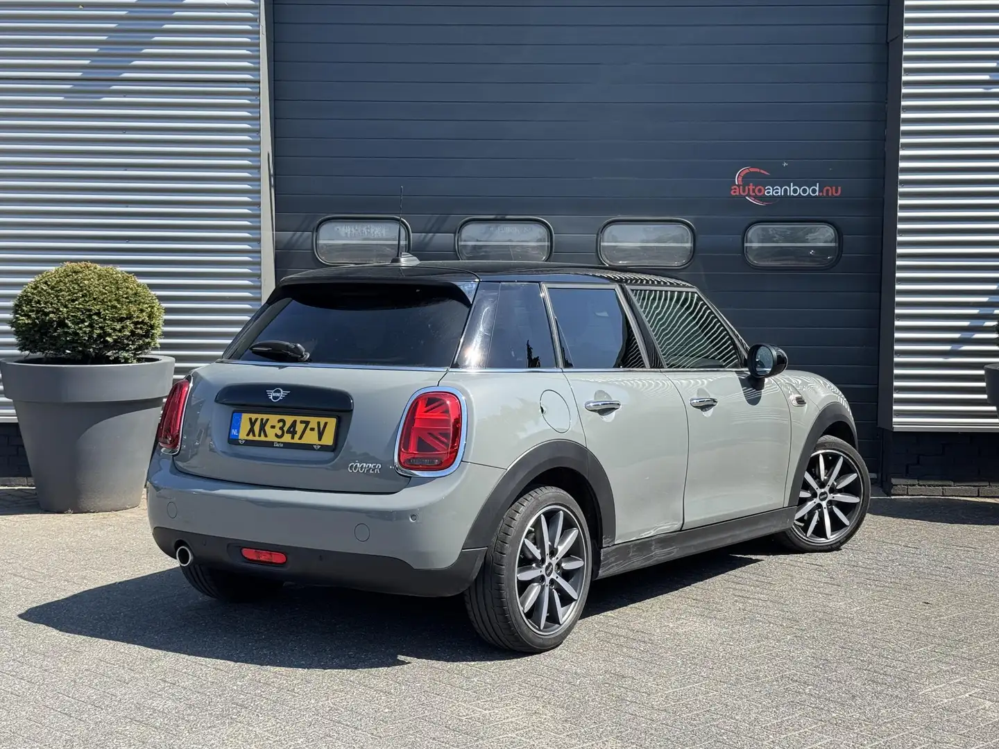 MINI Cooper Mini 1.5 Chili | Navigatie | Parkeersensoren | Cru Grau - 2