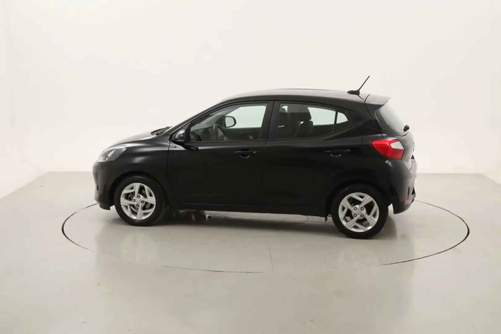 Hyundai i10 Tech 1.0 Benzina 67CV Nero - 2