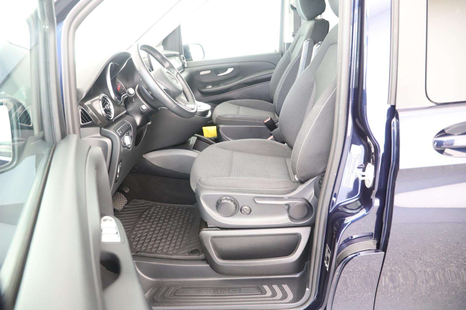 Mercedes-Benz V 220