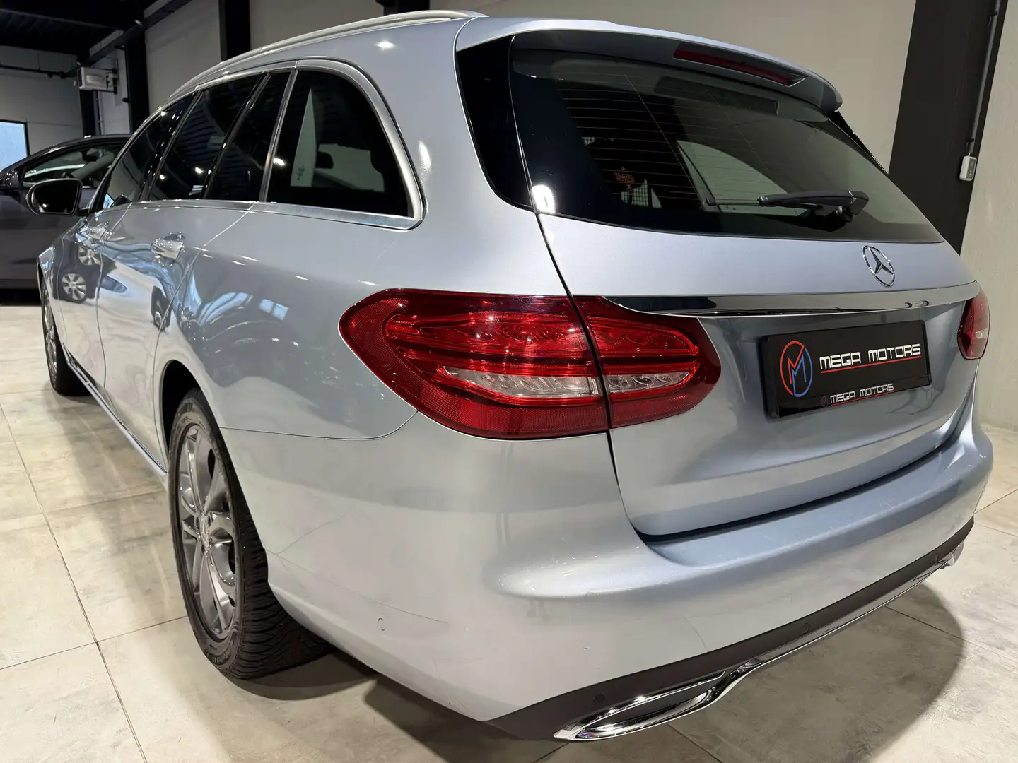 Mercedes-Benz C 180 d 116CV NAVi CUiR CLiM Bi-XENONS LED CRUiSE JA17\ Bleu - 2