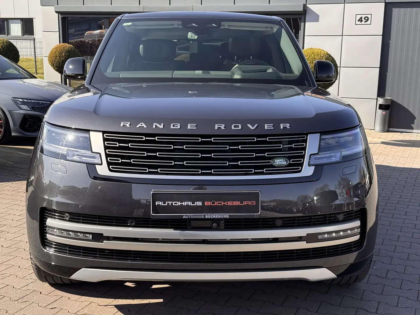 Land Rover Range Rover D350  HSE Pano Signature Grau - 2
