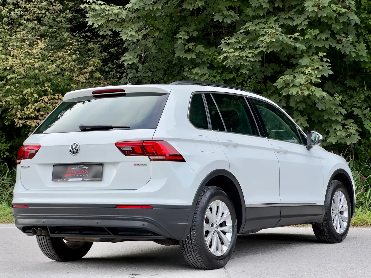 Volkswagen Tiguan 2.0 TDI 4Motion Automatik *LED*NAVI*ALLRAD*1 Hand* Bianco - 2