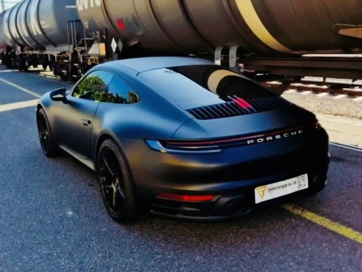 Porsche 911 992 Schwarz - 1