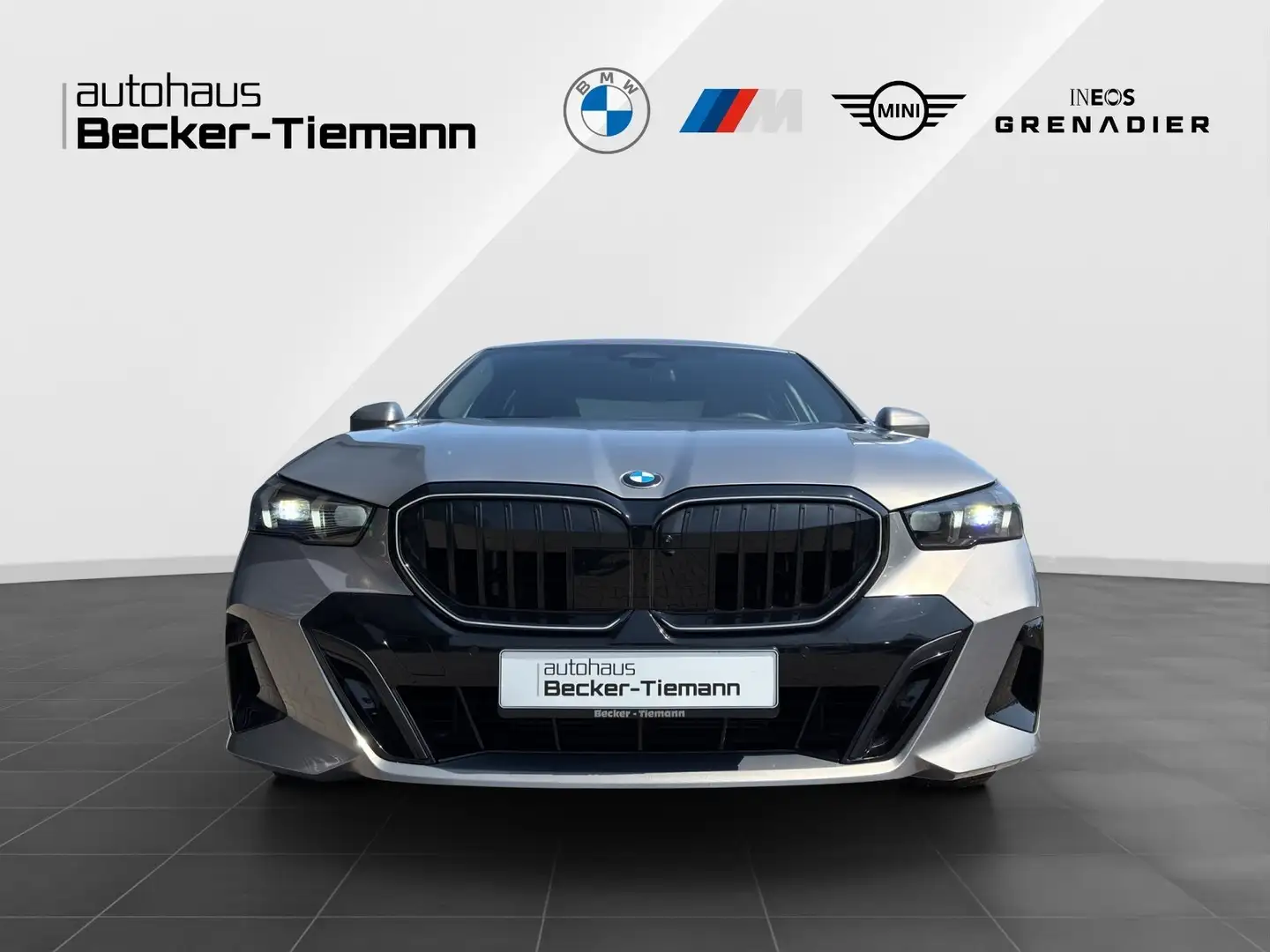 BMW 520 d M Sport Pro/IconicGlow/Driving+/Parking+/Sitzbel Grau - 2