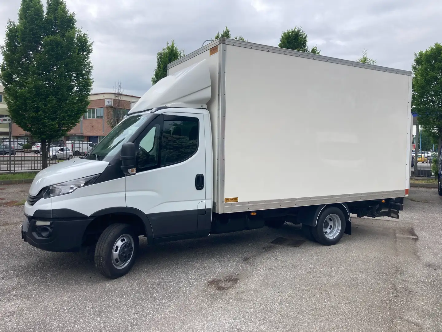 Iveco Daily 35 C 180 - HI MATIC - SPONDA CARICATRICE Bílá - 2