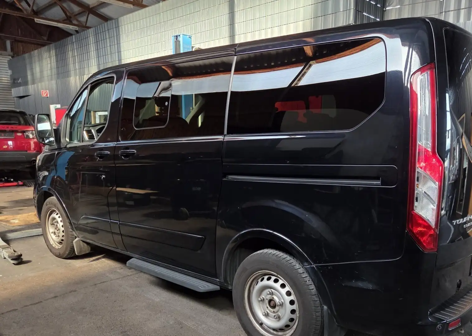 Ford Tourneo Custom 310 L1 Tourneo Titanium Schwarz - 2