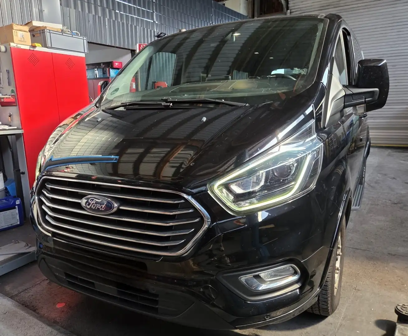 Ford Tourneo Custom 310 L1 Tourneo Titanium Schwarz - 1