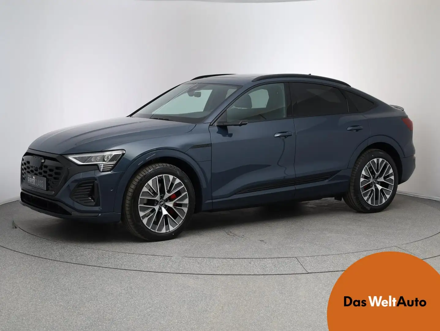 Audi Q8 55 e-tron quattro S line Modrá - 1