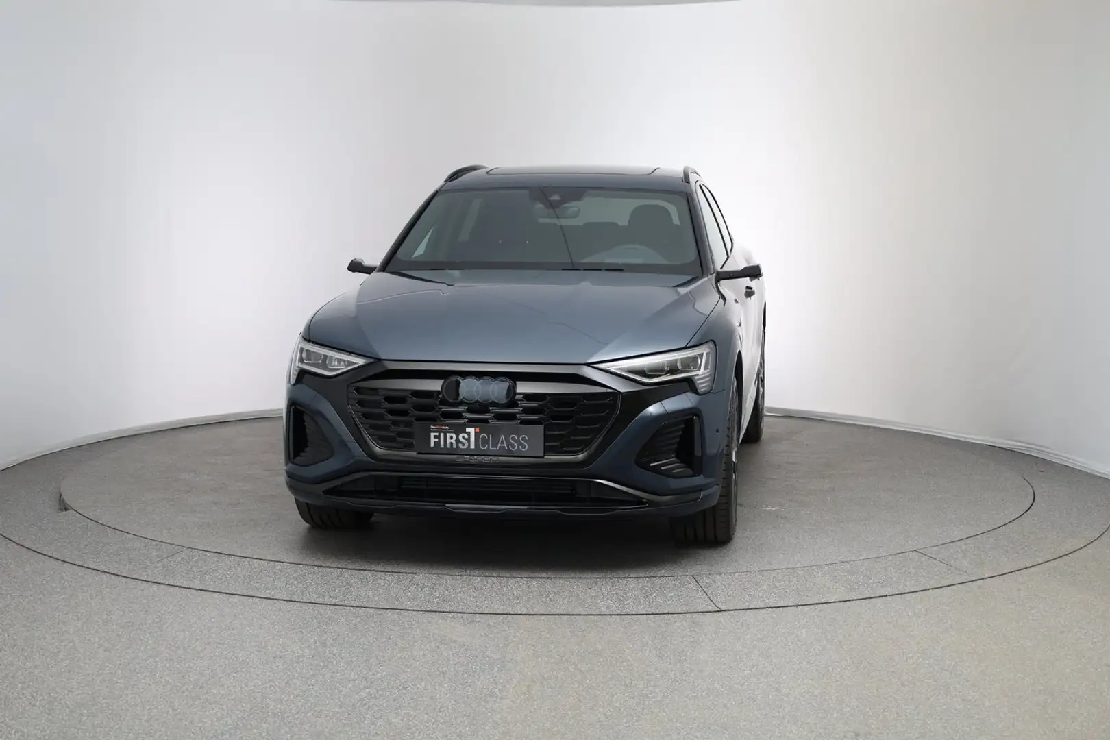Audi Q8 55 e-tron quattro S line Modrá - 2