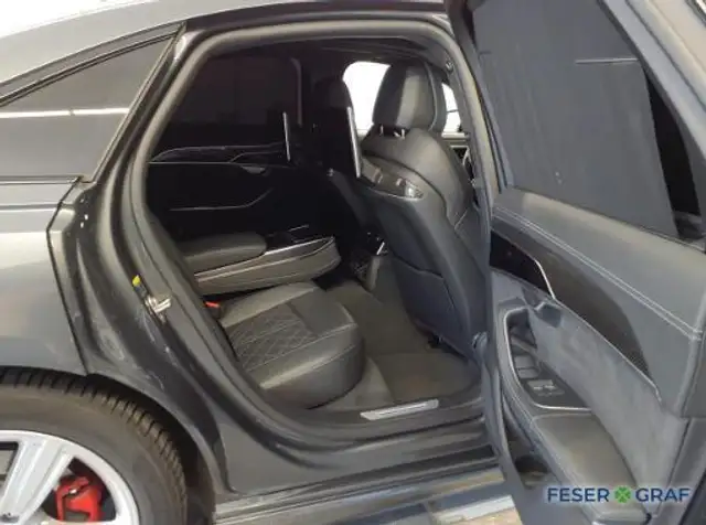 Audi A8 view 10