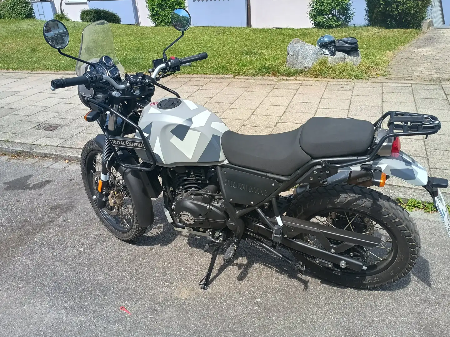 Royal Enfield Himalayan 411 Grau - 1