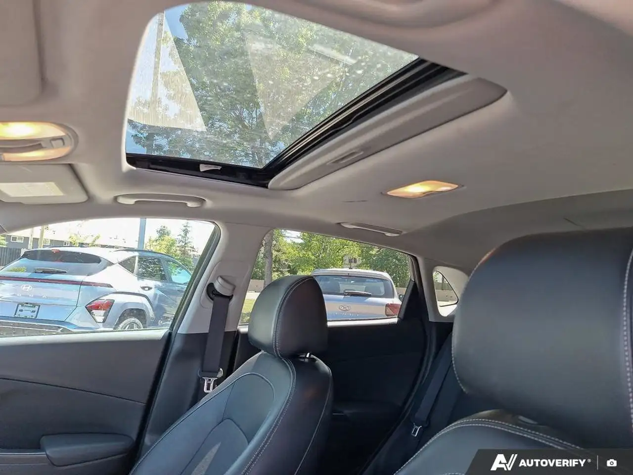 Hyundai KONA снимка Hyundai KONA