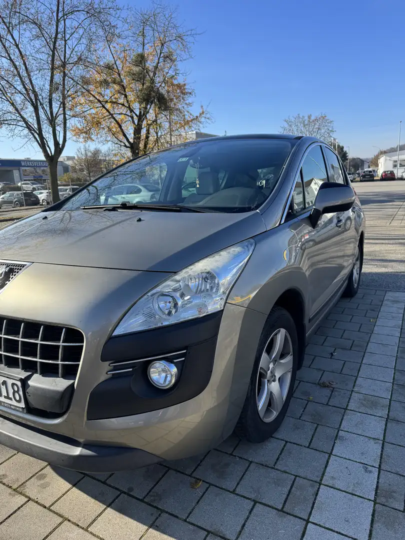 Peugeot 3008 155 THP Premium Grau - 2