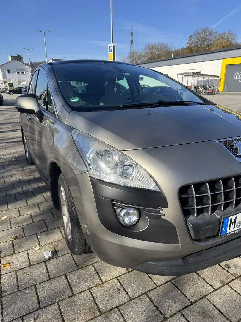 Peugeot 3008 155 THP Premium Grau - 1