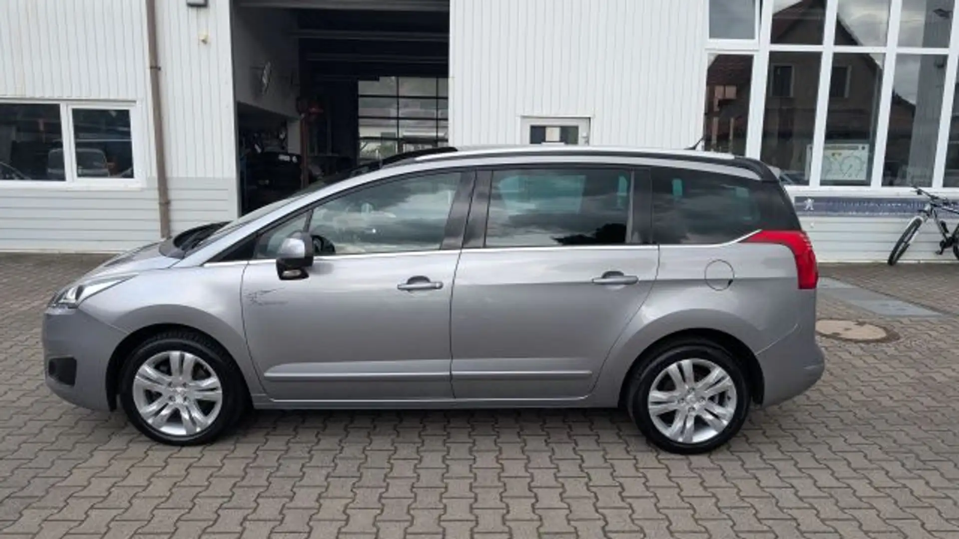 Peugeot 5008 HDI 150 Allure - 2