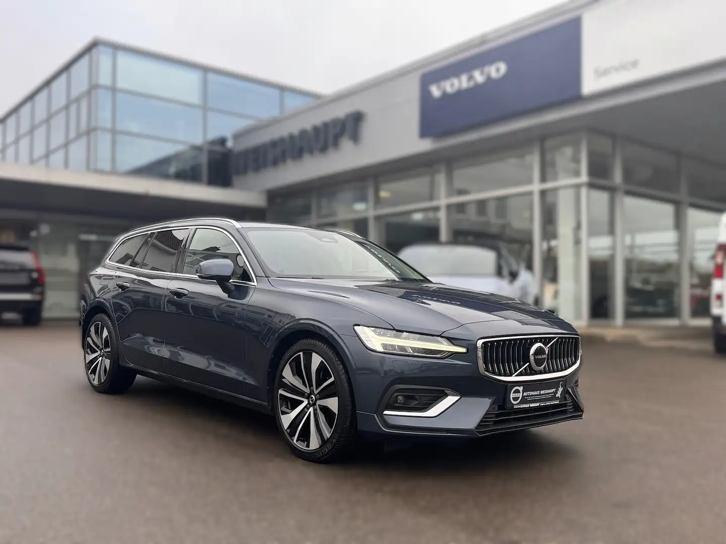 Volvo V60 B4*Plus Bright*ACC*BLIS*Licht-/Winterpaket* Blau - 1