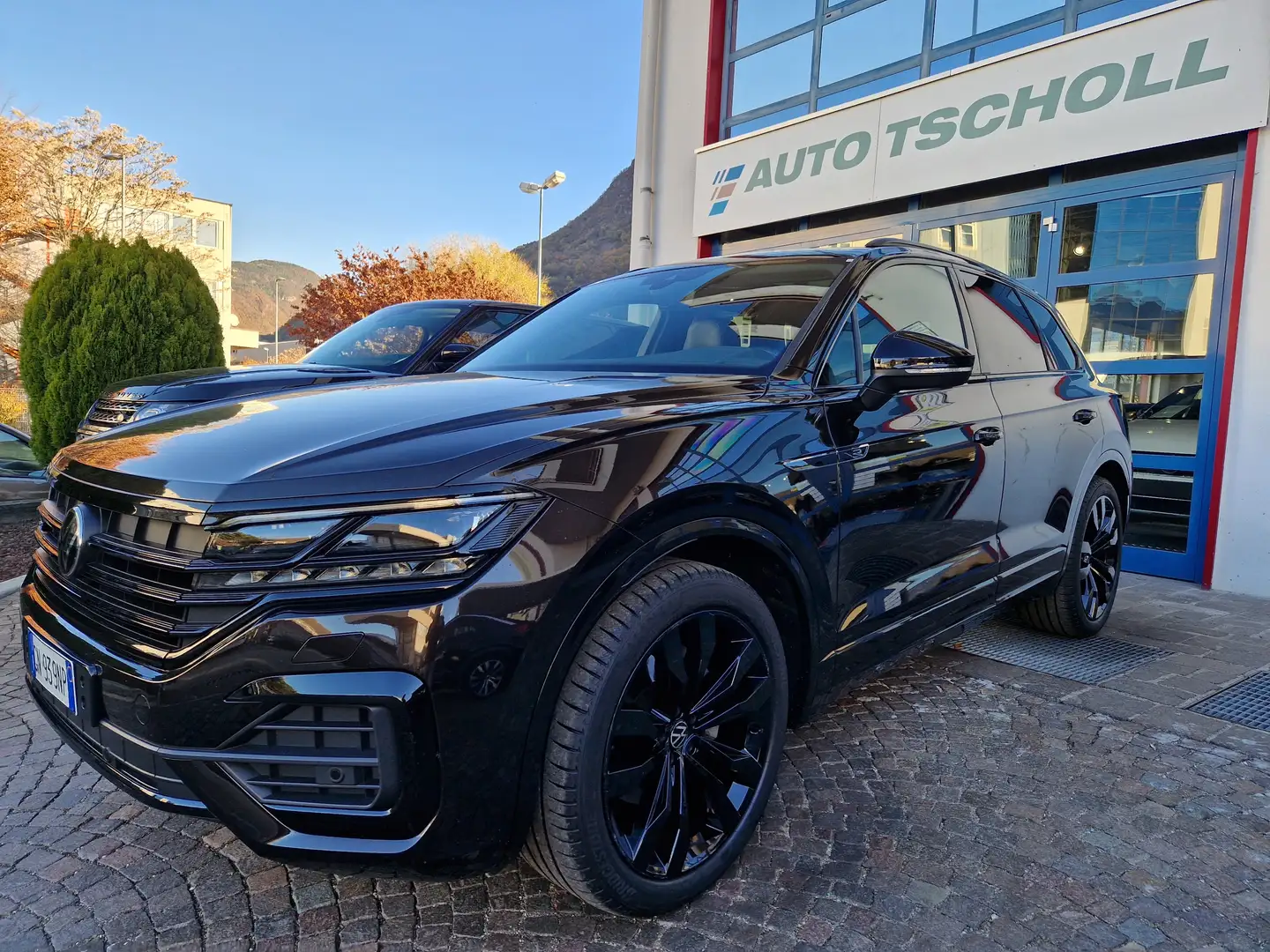 Volkswagen Touareg 3.0TDI 231Cv 4M R line Black ACC Matrix 21"DigCock Brun - 1