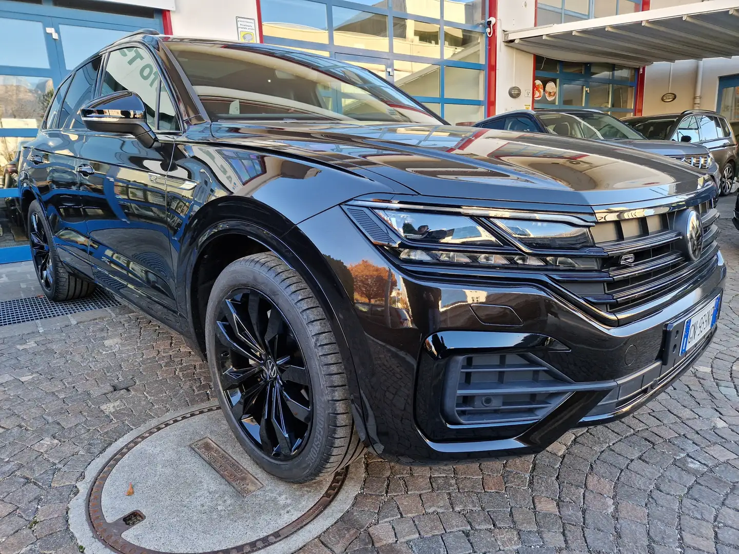 Volkswagen Touareg 3.0TDI 231Cv 4M R line Black ACC Matrix 21"DigCock Brun - 2