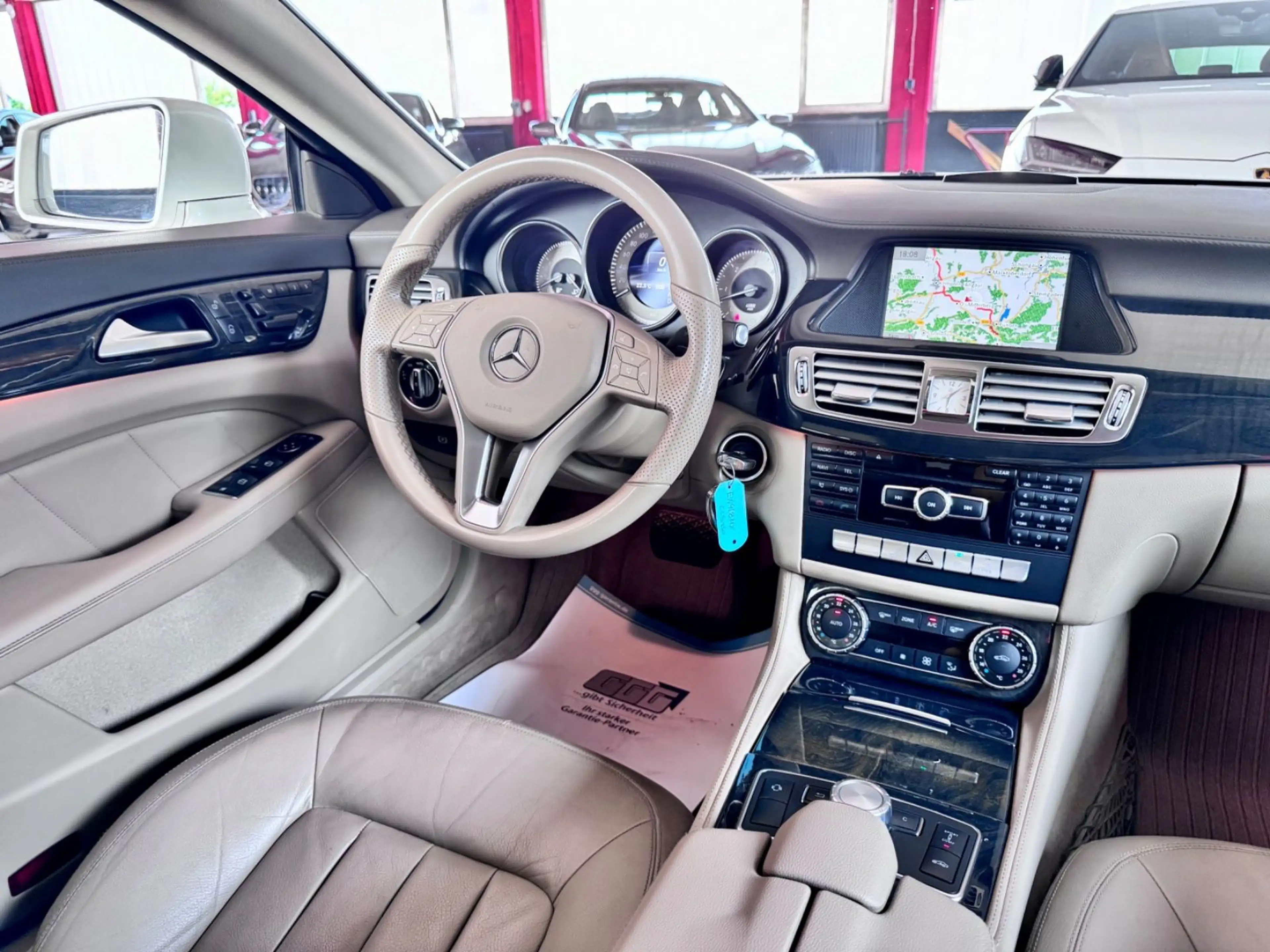Mercedes-Benz CLS 350 4Matic Glasdach ILS Airmatic AHK 19" — photo 3