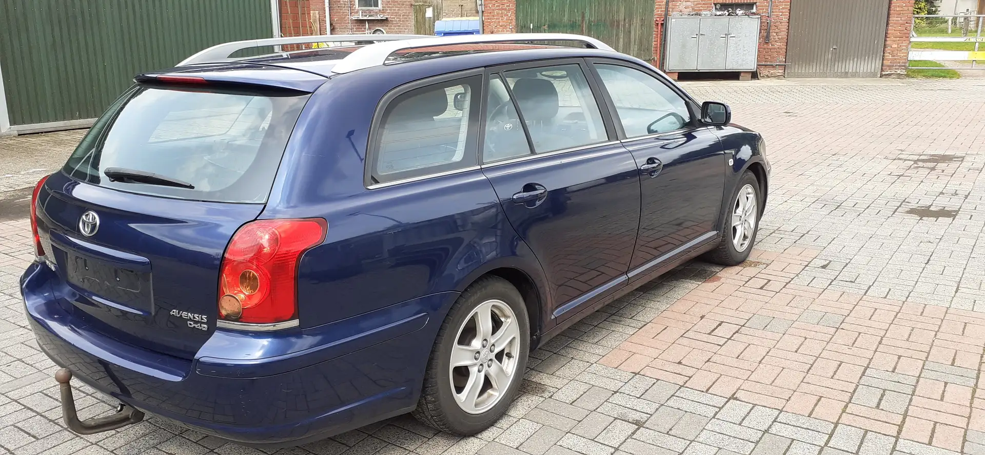 Toyota Avensis Avensis 2.0 D-4D Combi Albastru - 2
