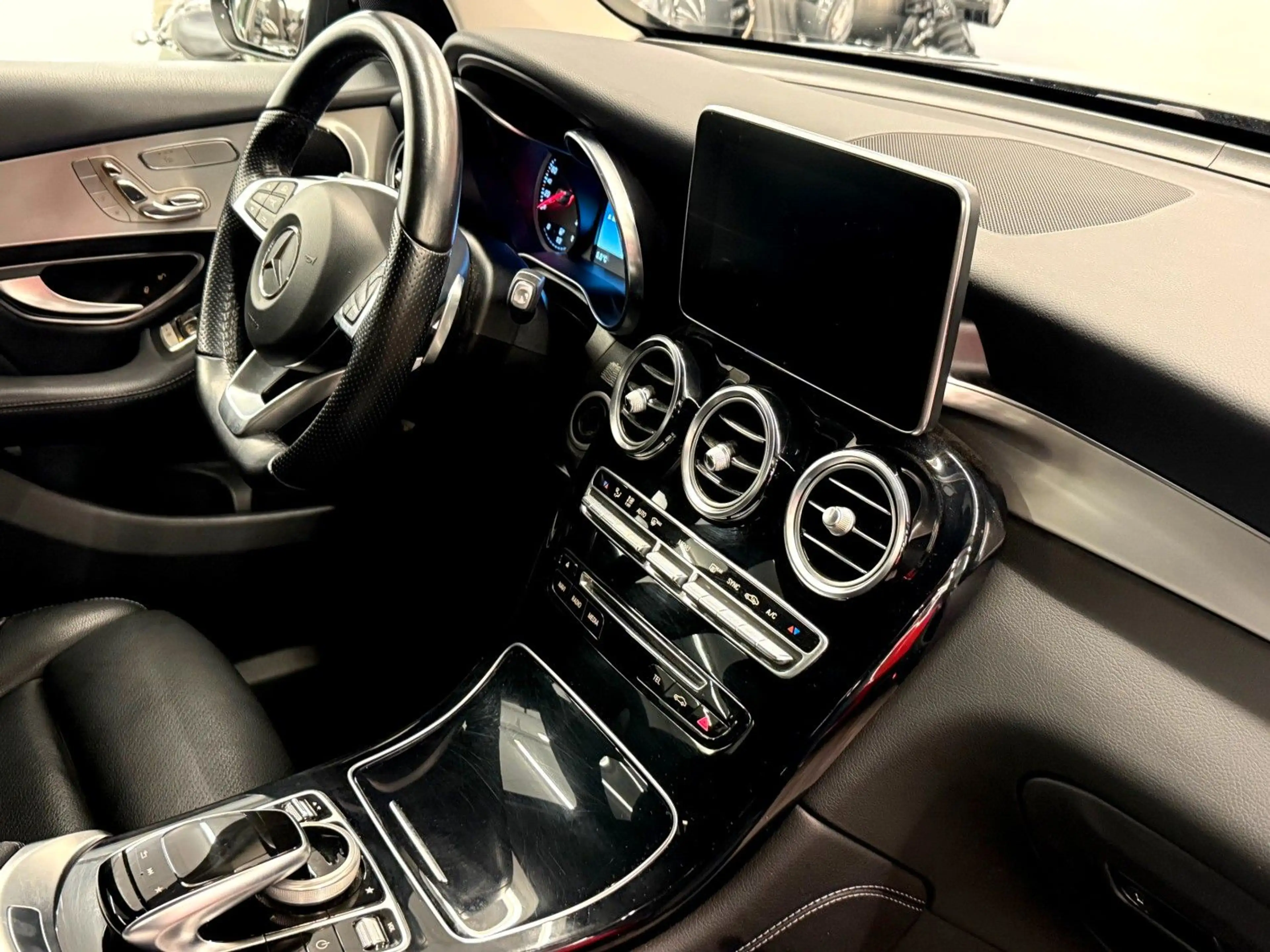 Mercedes-Benz GLC 250 4Matic AMG Night Pak Autom 1 Hand Top — photo 7