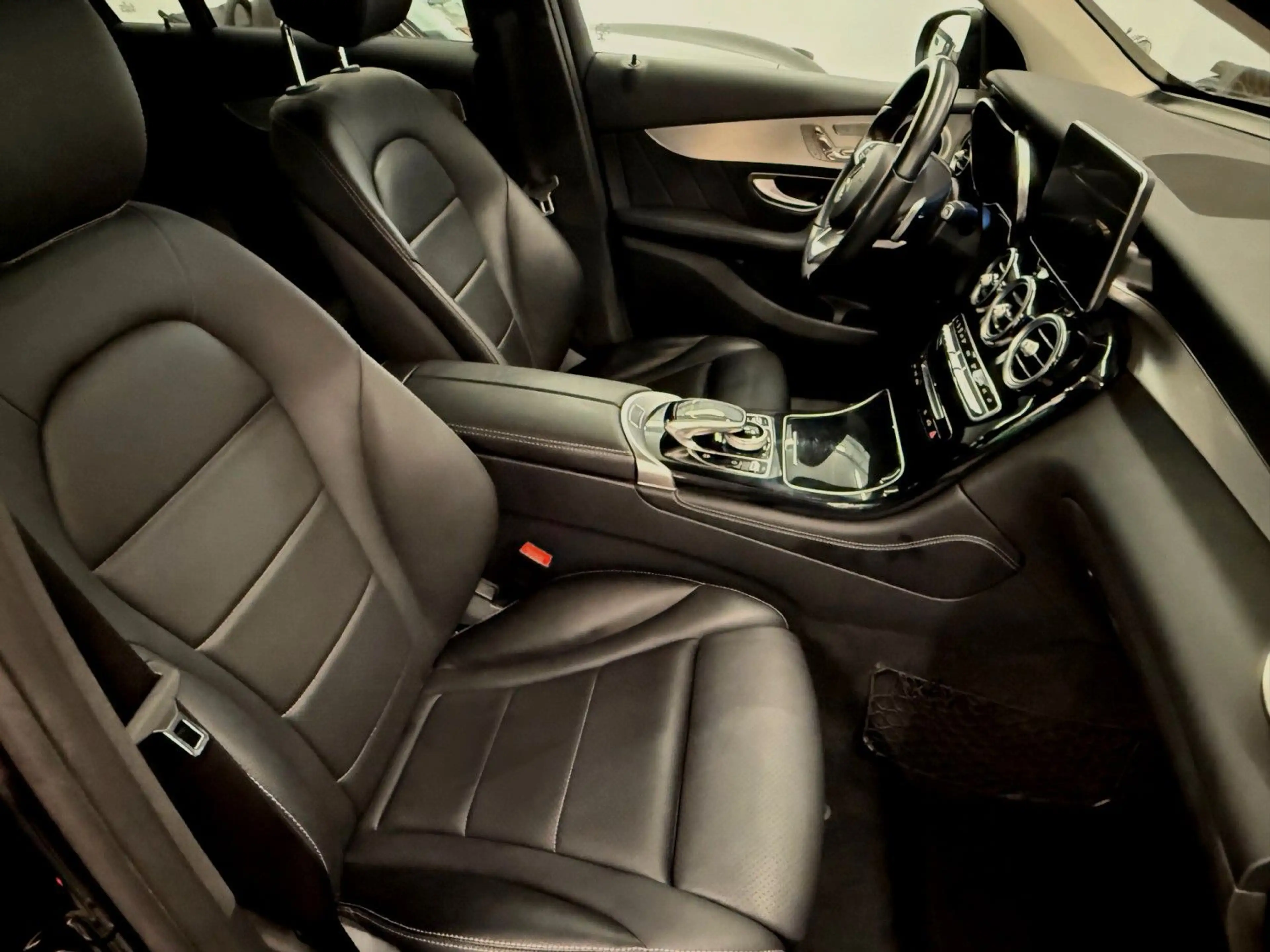 Mercedes-Benz GLC 250 4Matic AMG Night Pak Autom 1 Hand Top — photo 6