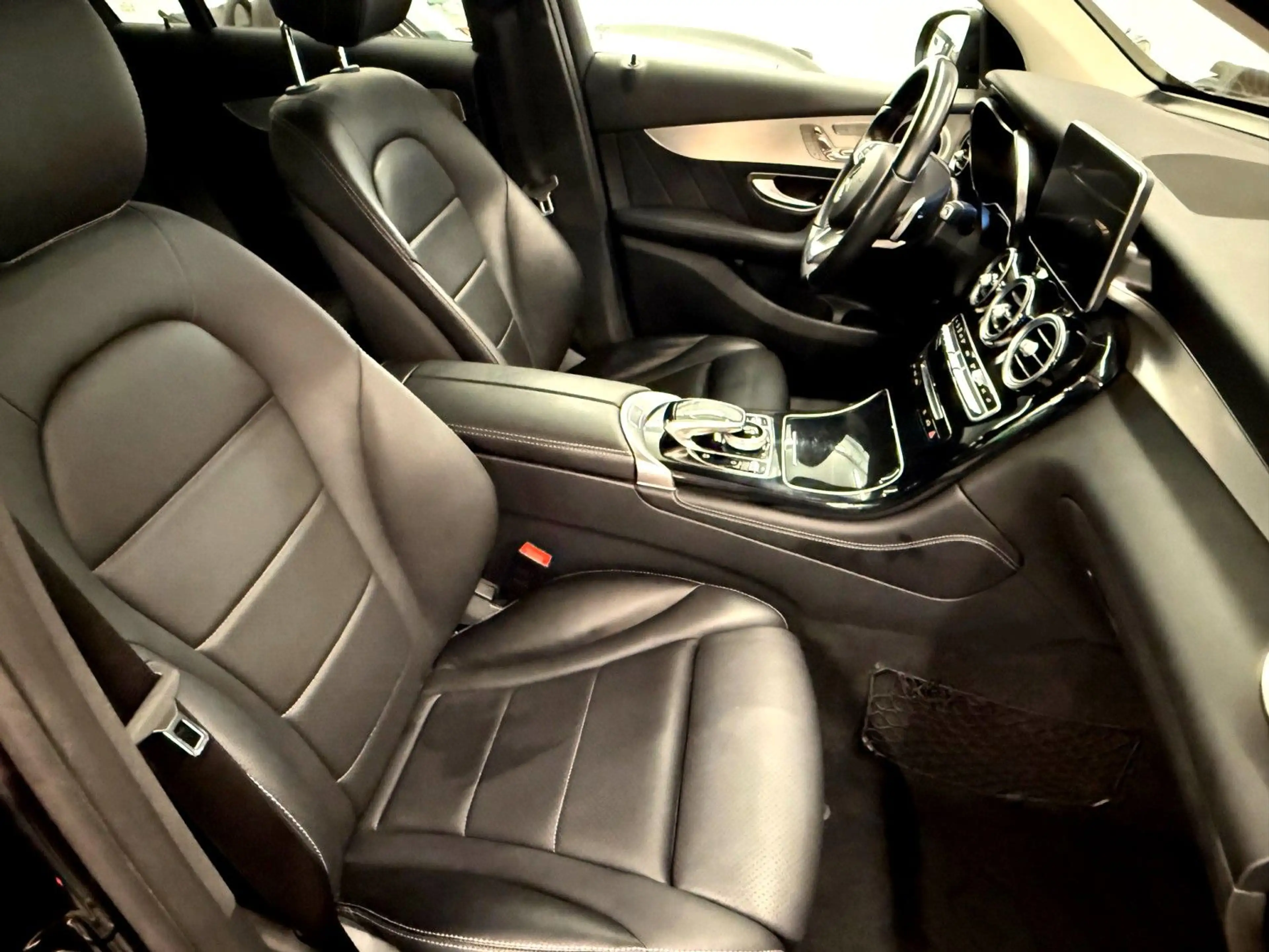 Mercedes-Benz GLC 250 4Matic AMG Night Pak Autom 1 Hand Top — photo 4