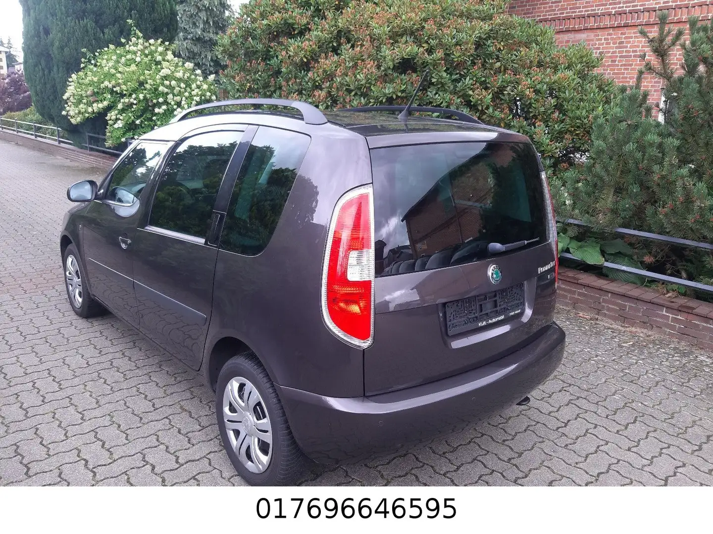 Skoda Roomster 1.2l TSI DSG 77kW Style Szary - 2