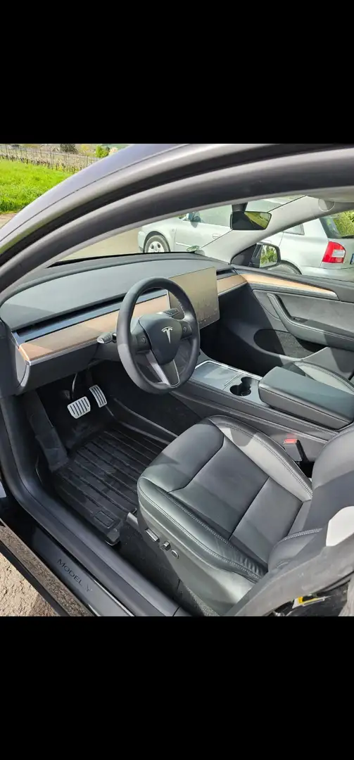 Tesla Model Y Performance Dual Motor AWD - 2