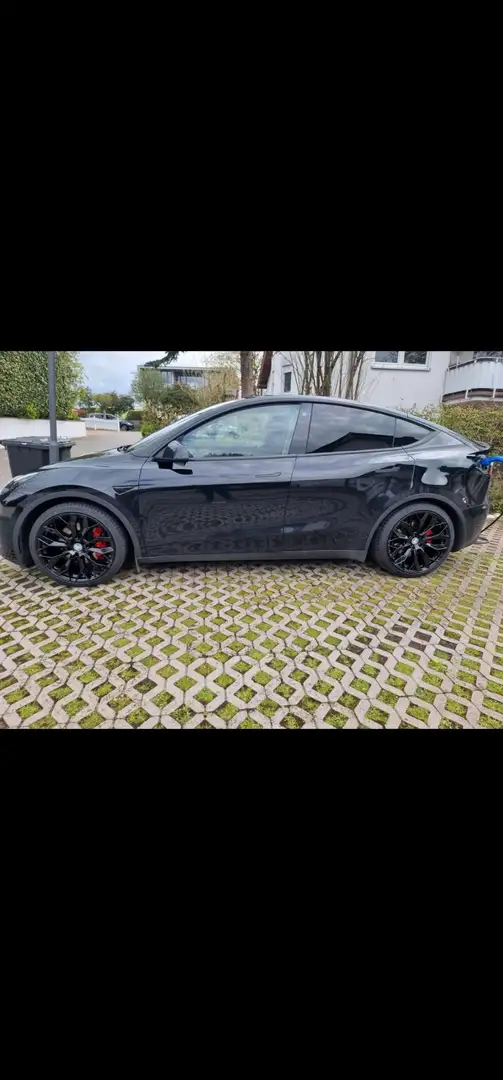 Tesla Model Y Performance Dual Motor AWD - 1