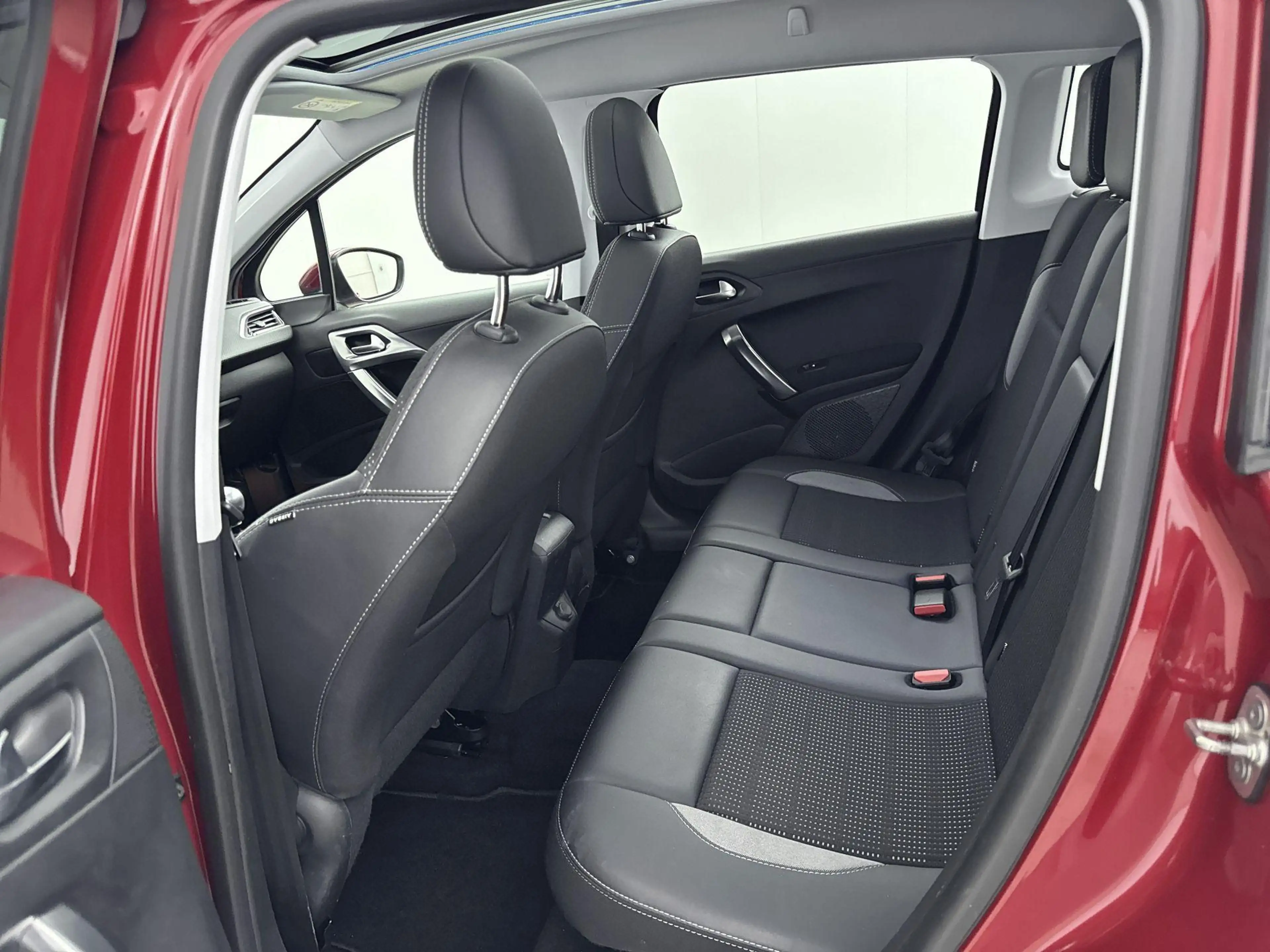Peugeot 2008 1.2 130pk Allure | Camera | Panoramadak | Navigati — photo 13