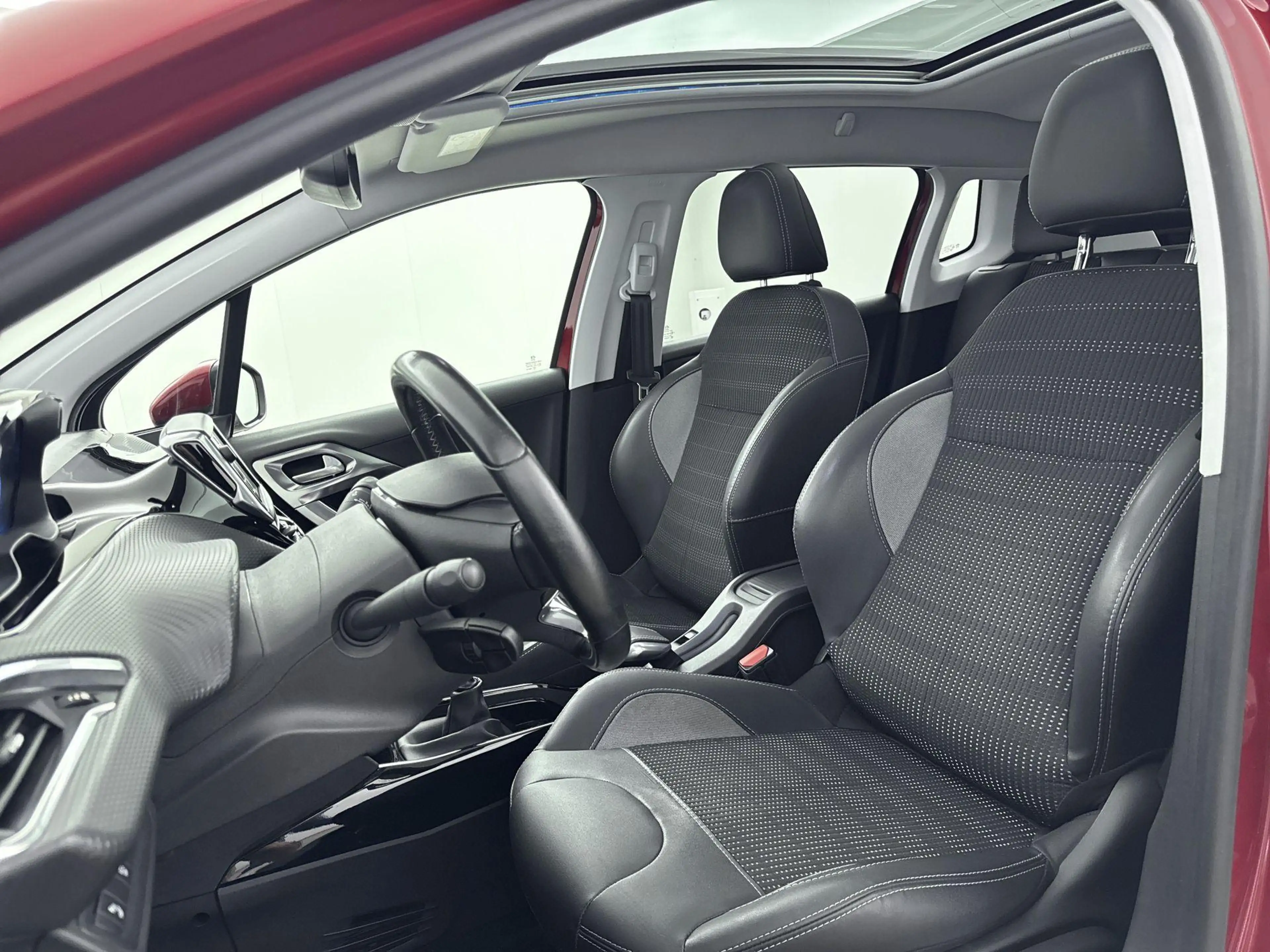 Peugeot 2008 1.2 130pk Allure | Camera | Panoramadak | Navigati — photo 9