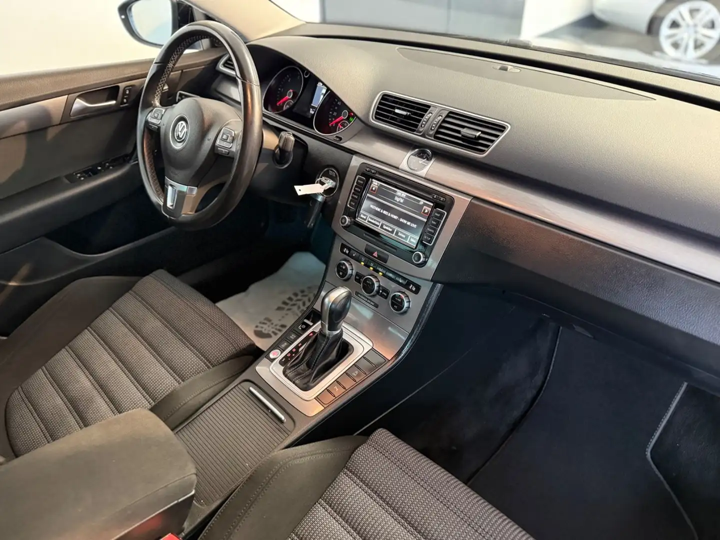 Volkswagen Passat Variant PASSAT 2.0 TDI*AUT*F1*MFL*TMP*PANO*NAVI*BI XENON Schwarz - 2