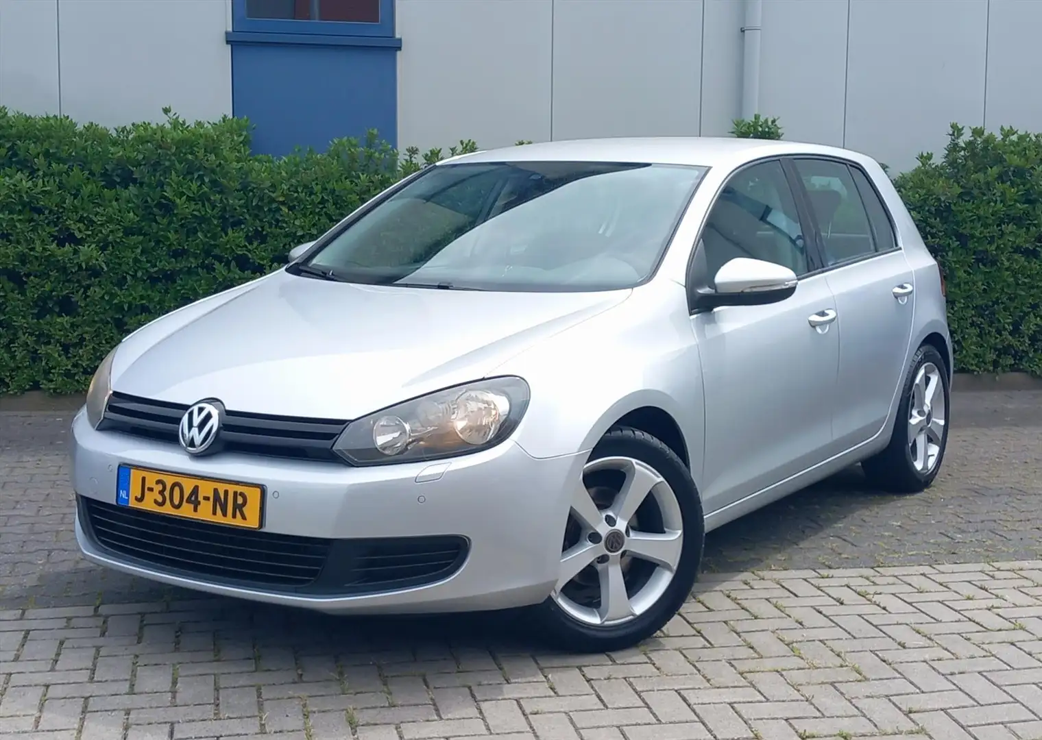 Volkswagen Golf 1.2 TSI 105PK 5D BlueMotion Trendline Navigatie Grau - 1