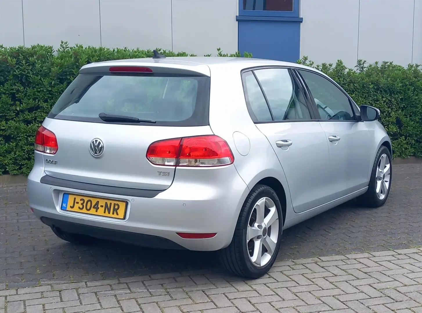 Volkswagen Golf 1.2 TSI 105PK 5D BlueMotion Trendline Navigatie Grau - 2