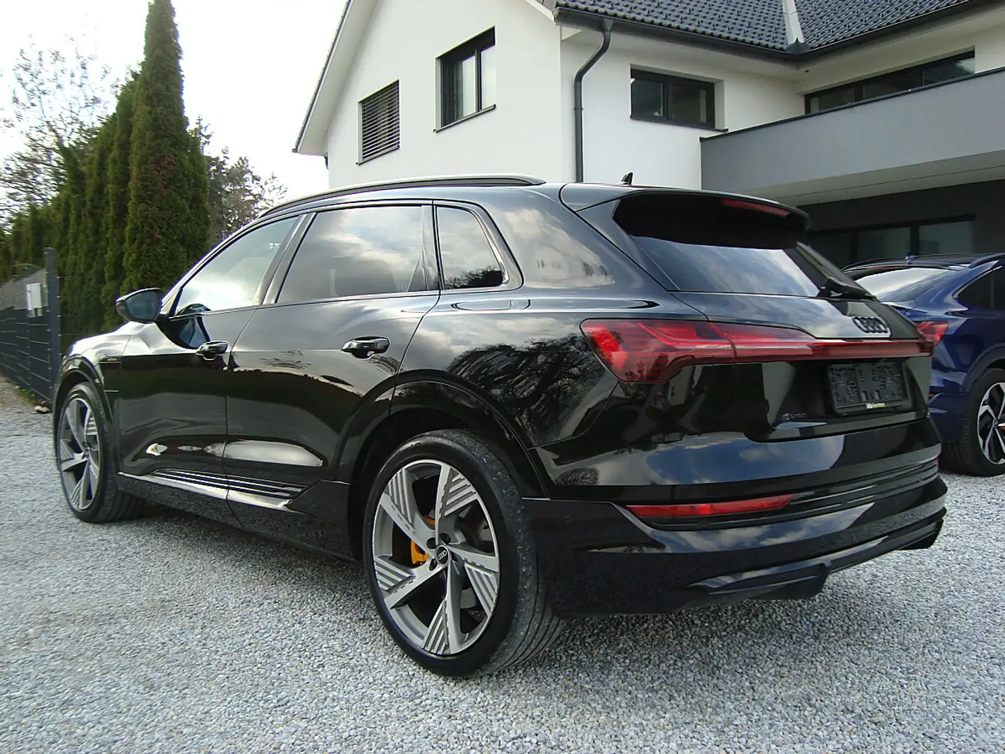 Audi e-tron 55 quattro 95kWh S-line Black Edition Voll !! Schwarz - 1
